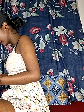 Snapshot of Royal-girl78 chatting on 02/03/26, 04:56 Royal-girl78 online show from 02/03/26, 04:56