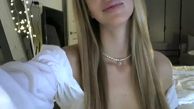 Snapshot of LizaSweetyq chatting on 02/11/26, 09:03 LizaSweetyq online show from 02/11/26, 09:03