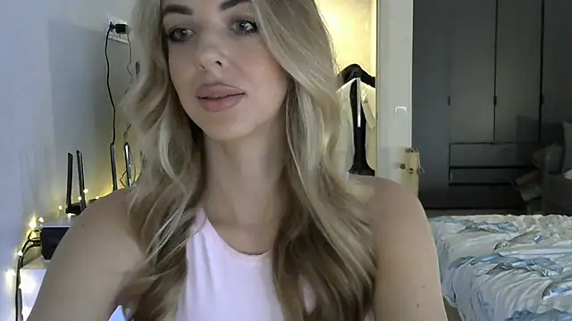 Snapshot of LizaSweetyq chatting on 02/24/26, 10:02 LizaSweetyq online show from 02/24/26, 10:02