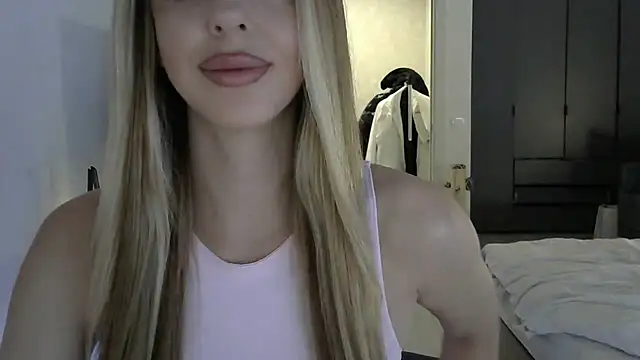Snapshot of LizaSweetyq chatting on 03/04/26, 09:04 LizaSweetyq online show from 03/04/26, 09:04