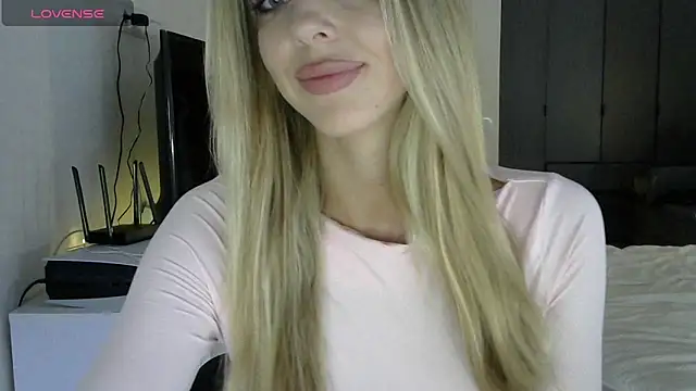 Snapshot of LizaSweetyq chatting on 04/24/26, 11:01 LizaSweetyq online show from 04/24/26, 11:01