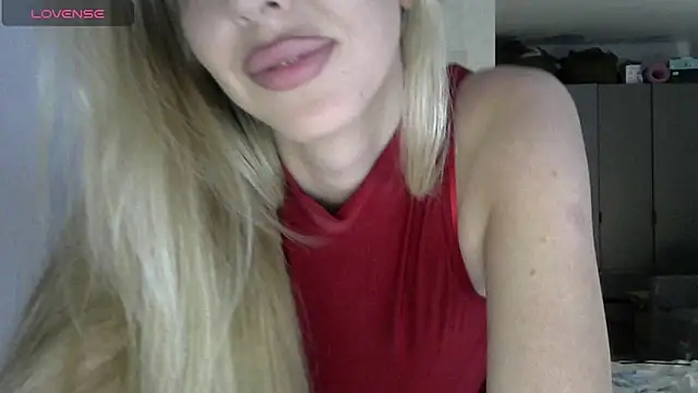 Snapshot of LizaSweetyq chatting on 04/28/26, 12:10 LizaSweetyq online show from 04/28/26, 12:10