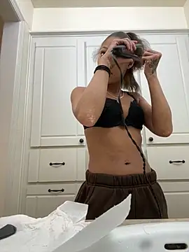Snapshot of Tamiii420 chatting on 03/14/26, 04:01 Tamiii420 online show from 03/14/26, 04:01