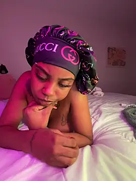 Snapshot of oshun6360 chatting on 03/04/26, 02:17 oshun6360 online show from 03/04/26, 02:17