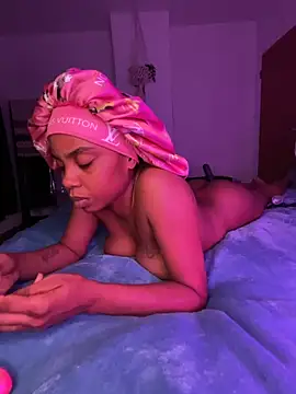 Snapshot of oshun6360 chatting on 03/24/26, 02:49 oshun6360 online show from 03/24/26, 02:49
