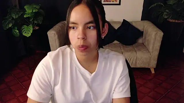 Snapshot of SofiaMante_ chatting on 03/11/26, 09:43 SofiaMante online show from 03/11/26, 09:43