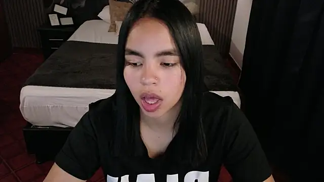 Snapshot of SofiaMante_ chatting on 04/03/26, 07:23 SofiaMante online show from 04/03/26, 07:23