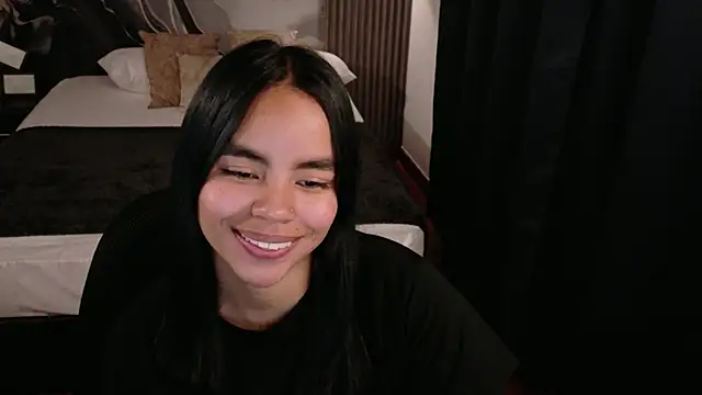 Snapshot of SofiaMante_ chatting on 04/21/26, 01:42 SofiaMante online show from 04/21/26, 01:42