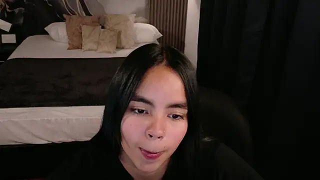Snapshot of SofiaMante_ chatting on 04/21/26, 02:51 SofiaMante online show from 04/21/26, 02:51
