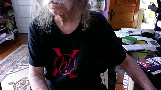 Snapshot of LickYourYoni chatting on 05/21/26, 08:27 LickYourYoni online show from 05/21/26, 08:27