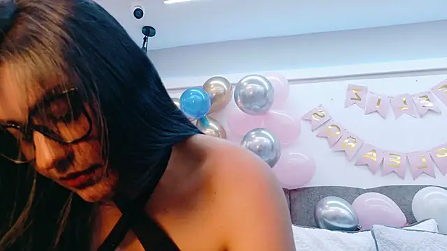 Snapshot of AlmaRose_ chatting on 03/28/26, 12:27 AlmaRose online show from 03/28/26, 12:27