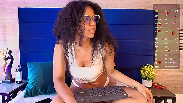 Snapshot of Ellie-Alves chatting on 02/16/26, 04:14 Ellie-Alves online show from 02/16/26, 04:14