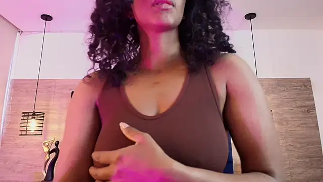 Ellie-Alves online show from 07/15/26, 01:49