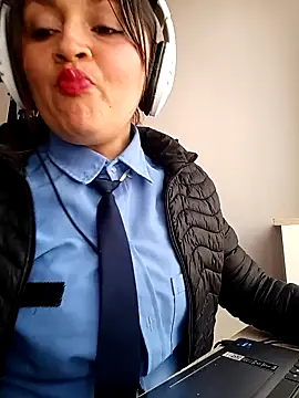 Snapshot of Alejandra_N chatting on 03/04/26, 02:01 Alejandra N online show from 03/04/26, 02:01