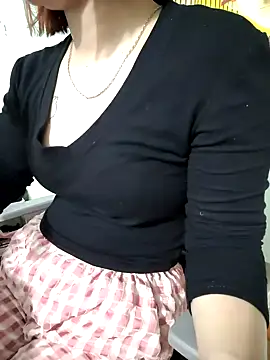 Snapshot of -LunaLust chatting on 02/02/26, 08:35 -LunaLust online show from 02/02/26, 08:35