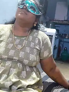 Snapshot of divyasree1431 chatting on 04/19/26, 01:32 divyasree1431 online show from 04/19/26, 01:32