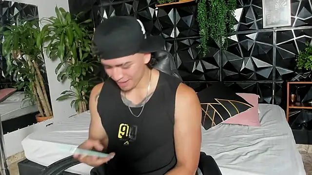 Snapshot of elliot_colton chatting on 05/11/26, 08:17 elliot colton online show from 05/11/26, 08:17