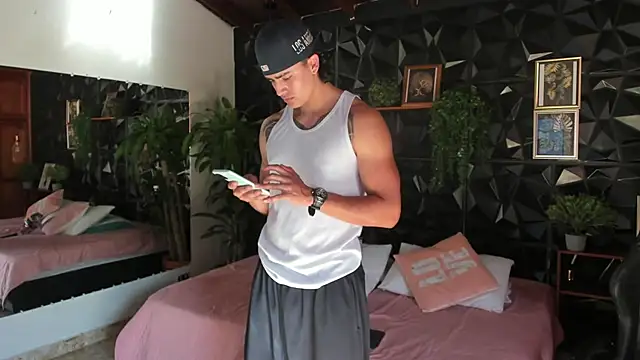 Snapshot of elliot_colton chatting on 06/11/26, 08:29 elliot colton online show from 06/11/26, 08:29