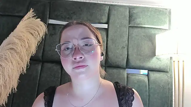 Snapshot of AliciaWhite_nt chatting on 02/21/26, 01:01 AliciaWhite nt online show from 02/21/26, 01:01
