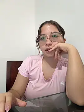 Snapshot of AliciaWhite_nt chatting on 06/11/26, 04:49 AliciaWhite nt online show from 06/11/26, 04:49