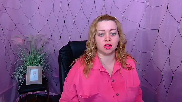 Snapshot of OliviaVerr chatting on 02/08/26, 01:14 OliviaVerr online show from 02/08/26, 01:14