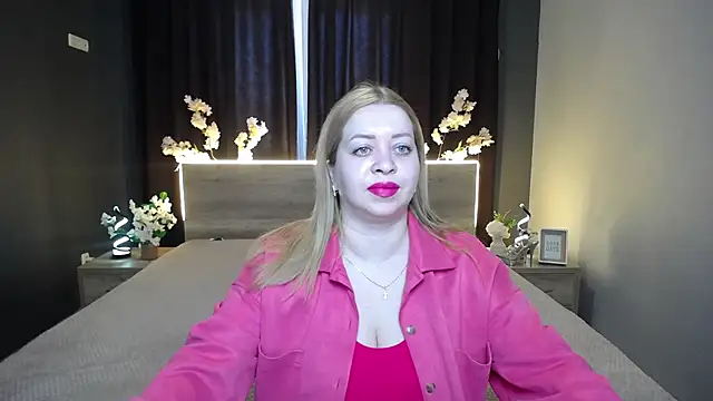 Snapshot of OliviaVerr chatting on 03/13/26, 01:18 OliviaVerr online show from 03/13/26, 01:18