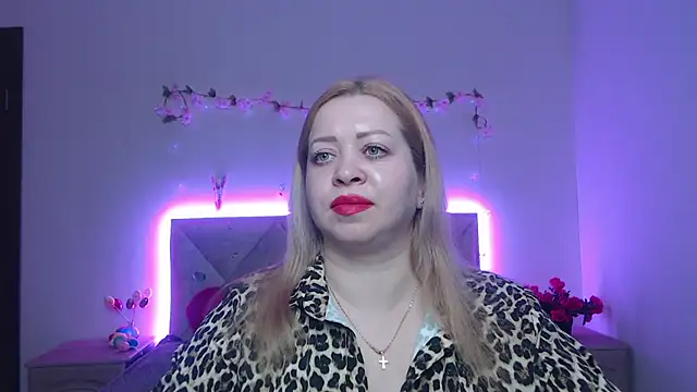 Snapshot of OliviaVerr chatting on 04/10/26, 12:21 OliviaVerr online show from 04/10/26, 12:21
