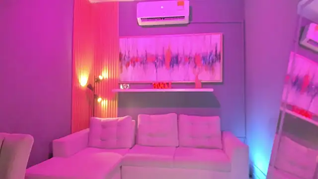 Snapshot of lilian_vergara chatting on 02/23/26, 07:44 lilian vergara online show from 02/23/26, 07:44