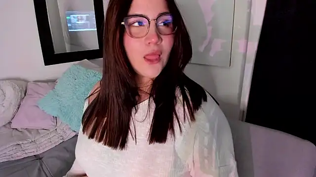 Snapshot of ivy_velvet chatting on 05/19/26, 01:33 ivy velvet online show from 05/19/26, 01:33