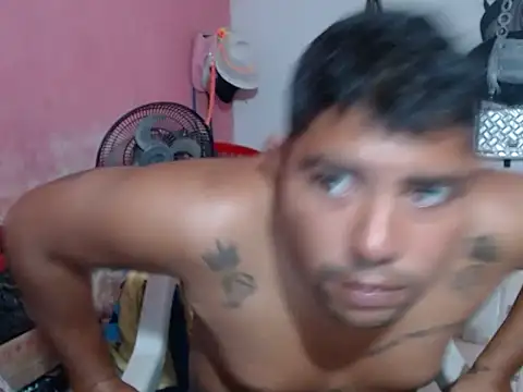Snapshot of master_juju1924 chatting on 03/11/26, 04:57 master juju1924 online show from 03/11/26, 04:57