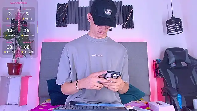 Snapshot of Sophi_and_Jack chatting on 03/16/26, 11:09 Sophi and Jack online show from 03/16/26, 11:09