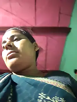 Snapshot of Reena_lodha chatting on 03/05/26, 07:43 Reena lodha online show from 03/05/26, 07:43