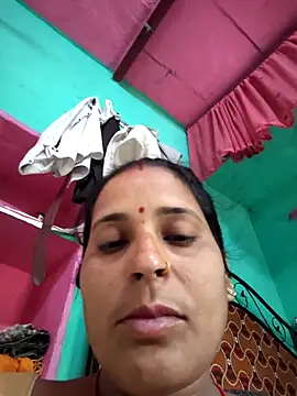 Snapshot of Reena_lodha chatting on 04/19/26, 10:25 Reena lodha online show from 04/19/26, 10:25