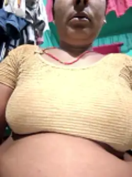 Snapshot of Reena_lodha chatting on 04/19/26, 10:01 Reena lodha online show from 04/19/26, 10:01