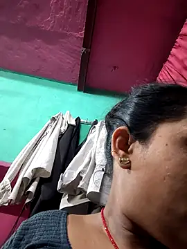 Snapshot of Reena_lodha chatting on 04/20/26, 11:28 Reena lodha online show from 04/20/26, 11:28