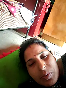 Snapshot of Reena_lodha chatting on 04/22/26, 11:01 Reena lodha online show from 04/22/26, 11:01