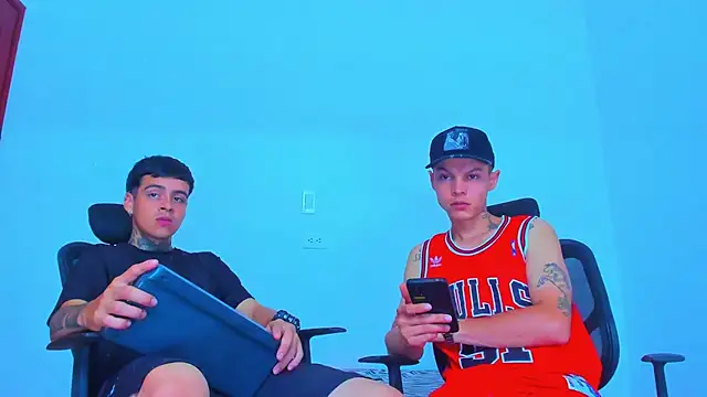 Snapshot of Thomas-Wil chatting on 04/19/26, 03:22 Thomas-Wil online show from 04/19/26, 03:22