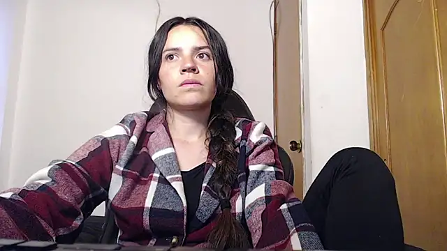 Snapshot of Shanel_Lozano chatting on 04/14/26, 10:27 Shanel Lozano online show from 04/14/26, 10:27