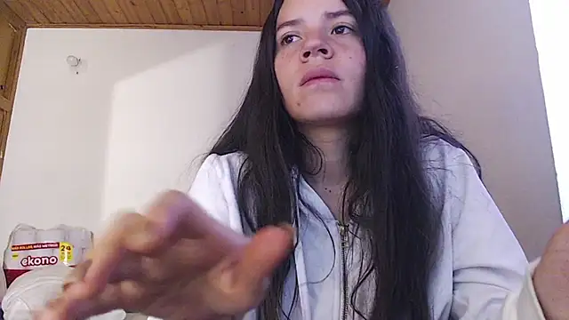 Snapshot of Shanel_Lozano chatting on 06/12/26, 03:33 Shanel Lozano online show from 06/12/26, 03:33