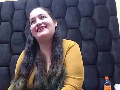 Snapshot of MiaRouss69 chatting on 02/10/26, 04:44 MiaRouss69 online show from 02/10/26, 04:44