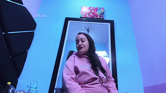 Snapshot of MiaRouss69 chatting on 04/19/26, 11:40 MiaRouss69 online show from 04/19/26, 11:40