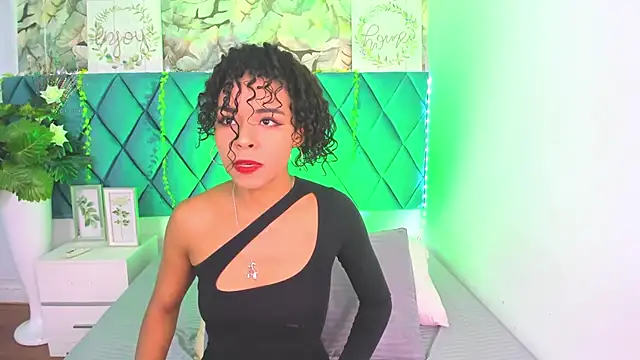 Snapshot of AlexiiaBrown chatting on 04/22/26, 01:12 AlexiiaBrown online show from 04/22/26, 01:12