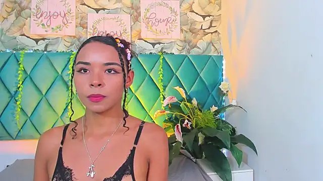 Snapshot of AlexiiaBrown chatting on 05/19/26, 02:56 AlexiiaBrown online show from 05/19/26, 02:56