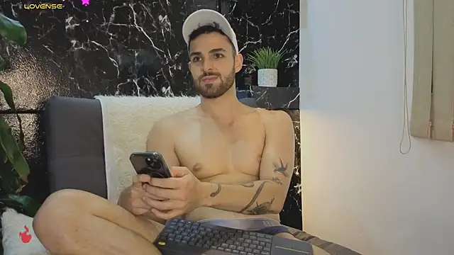 Snapshot of Apolo_lux1 chatting on 01/12/26, 02:39 Apolo lux1 online show from 01/12/26, 02:39