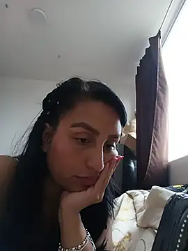 Snapshot of LunaRouuse_ chatting on 05/15/26, 03:52 LunaRouuse online show from 05/15/26, 03:52