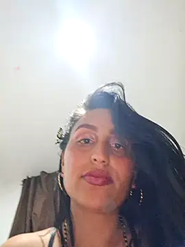Snapshot of LunaRouuse_ chatting on 05/16/26, 11:03 LunaRouuse online show from 05/16/26, 11:03