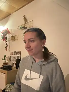 Snapshot of Marina_und_Jayden chatting on 03/15/26, 09:43 Marina und Jayden online show from 03/15/26, 09:43