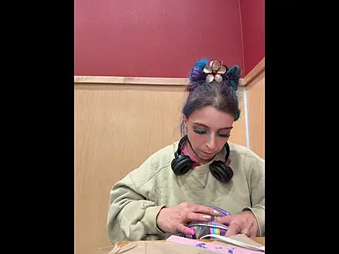 MegaTinyyy online show from 06/11/26, 08:01