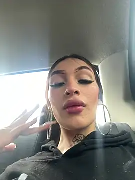 Snapshot of lizz_lunna chatting on 04/16/26, 07:47 lizz lunna online show from 04/16/26, 07:47