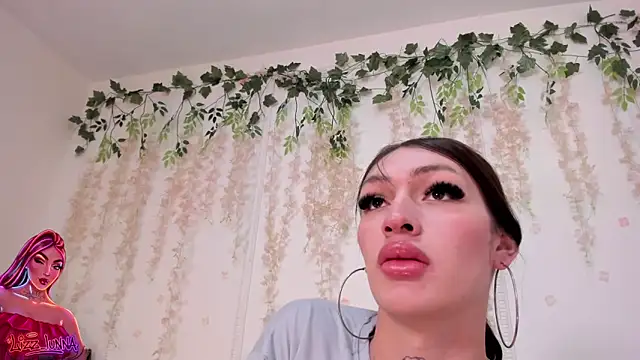 Snapshot of lizz_lunna chatting on 05/05/26, 11:24 lizz lunna online show from 05/05/26, 11:24